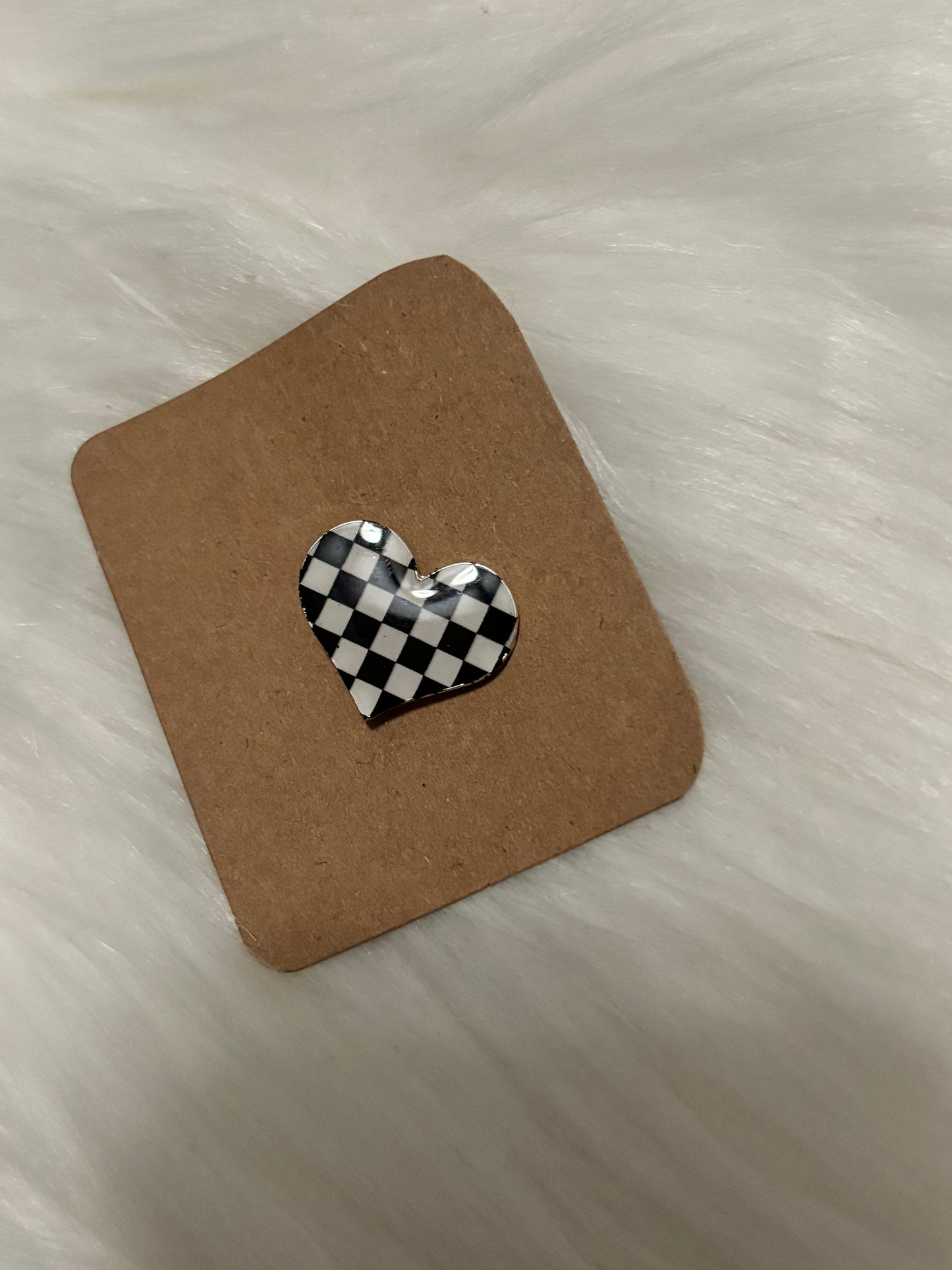 Checkered heart pin